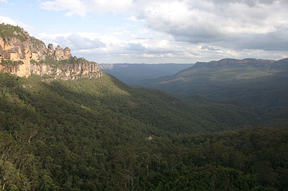 Katoomba. The Three Sisters viewed from the Furber Steps.