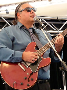 Portrait: Buddy Knox with a guitar