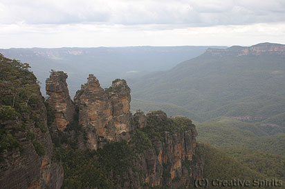 Three Sisters. And this is the famous view from the viewing platform. Sometimes there are many more sisters next to you than in front of you.
