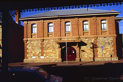 York. Initially the Court House was built in 1895 for a small police force which dealt with the convicts.